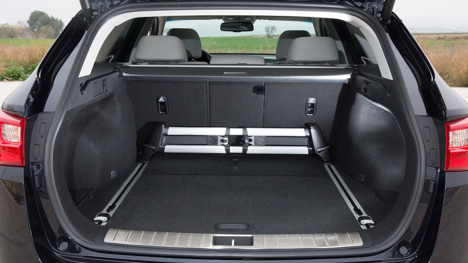 Το βασικό χαρακτηριστικό του νέου μοντέλου δεν είναι άλλο από το πορτμπαγκάζ του, η χωρητικότητα του οποίου αυξήθηκε κατά 48 λίτρα, αγγίζοντας πλέον τ