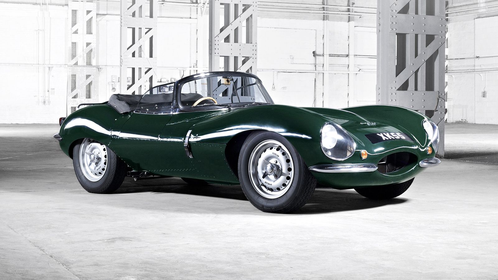Οι άνθρωποι της Jaguar θα φτιάξουν στο χέρι εννέα XKSS, αντικαθιστώντας αυτές που χάθηκαν στην πυρκαγιά του 1957 στο εργοστάσιο Browns Lane.