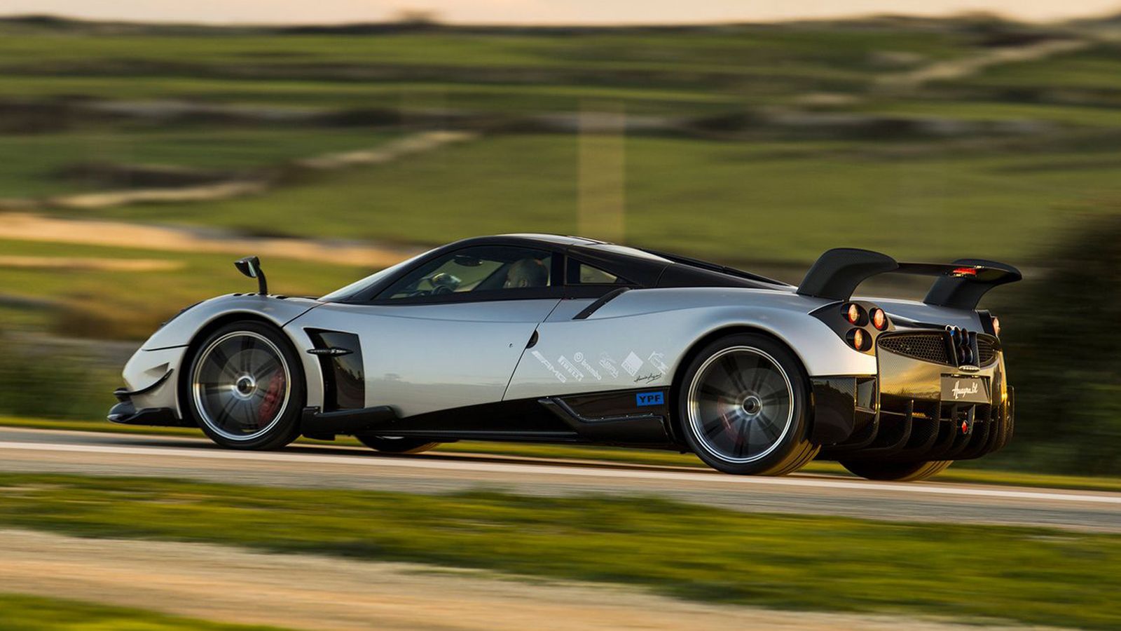 Εξακολουθεί να φέρει τον 6λιτρο V12 turbo κινητήρα της AMG. Μόνο που η ισχύς του έχει ανέβει στους 800 ίππους (789 HP ή 800 PS), με τη ροπή να σκαρφαλ