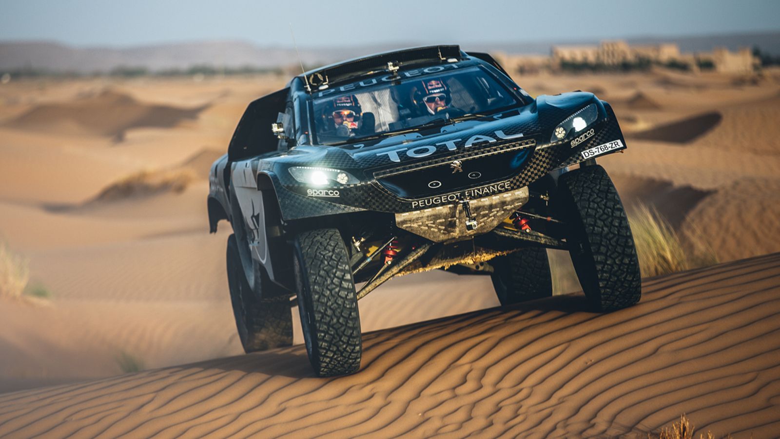 Η Peugeot ήταν ο μεγάλος νικητής του φετινού Dakar, με τους Stephane Peterhansel και Jean-Paul Cottret να παίρνουν την καρό σημαία. Από τα τέσσερα 200