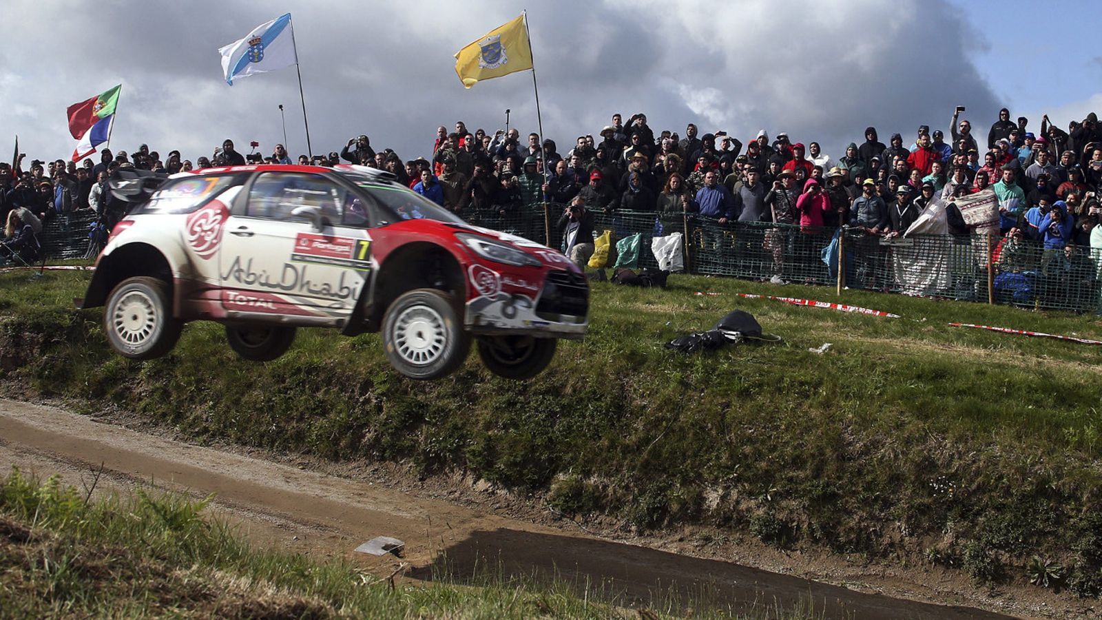 Από τη 2η ειδική και μετά, ο Kris Meeke είχε το προβάδισμα του Ράλι Πορτογαλίας, κατακτώντας έτσι εύκολα τη 2η νίκη της καριέρας του στο WRC, επιστρέφ