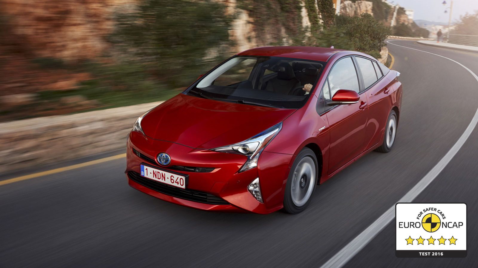 Το Toyota Safety Sense, στάνταρ σε όλα τα μοντέλα, περιλαμβάνει πρόσθετα μέτρα, που βοηθούν τον οδηγό να αποφεύγει ένα ατύχημα ή να περιορίσει τις επι