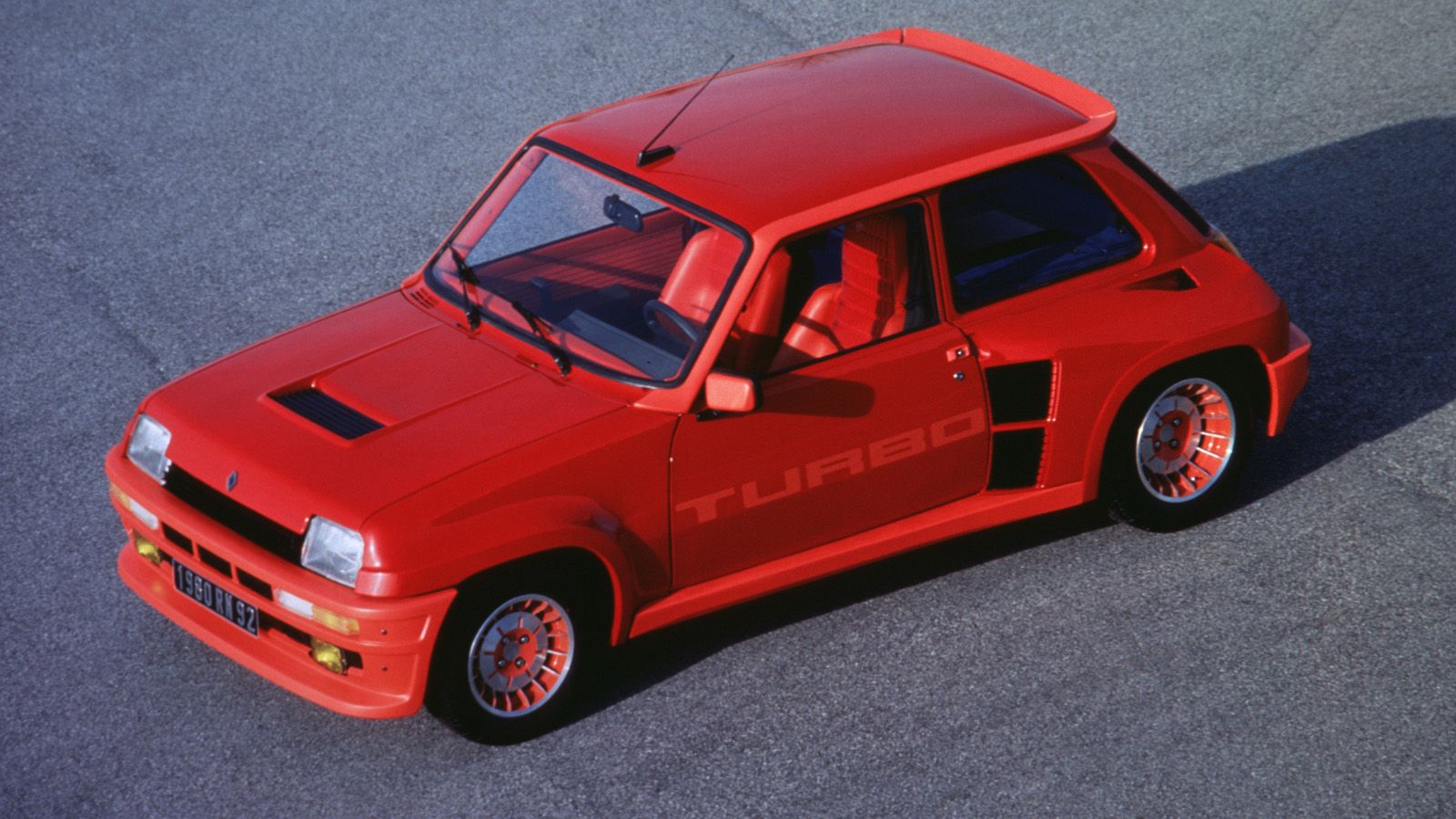 Το 1980 που ξεκίνησε να κατασκευάζεται το Renault 5 Turbo, υπήρξε το πιο ισχυρό γαλλικό μοντέλο παραγωγής. Η παραγωγή του σταμάτησε το 1984 στη Γαλλία