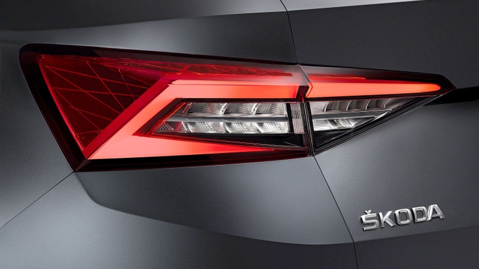 Η Skoda επιβεβαίωσε πως το μοντέλο της θα έχει προαιρετικά και τρίτη σειρά καθισμάτων, η οποία θα αναδιπλούμενη. Όσον αφορά τα μοτέρ του, κάτω από το 