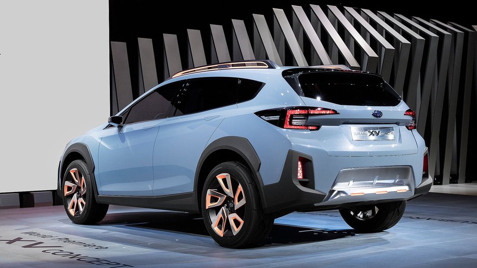 Το XV Concept φορά το «κοστούμι» του κανονικού Impreza, αλλά με πιο τονισμένα τα off-road χαρακτηριστικά του, χάρη στα πλαστικά προστατευτικά, τις αλο