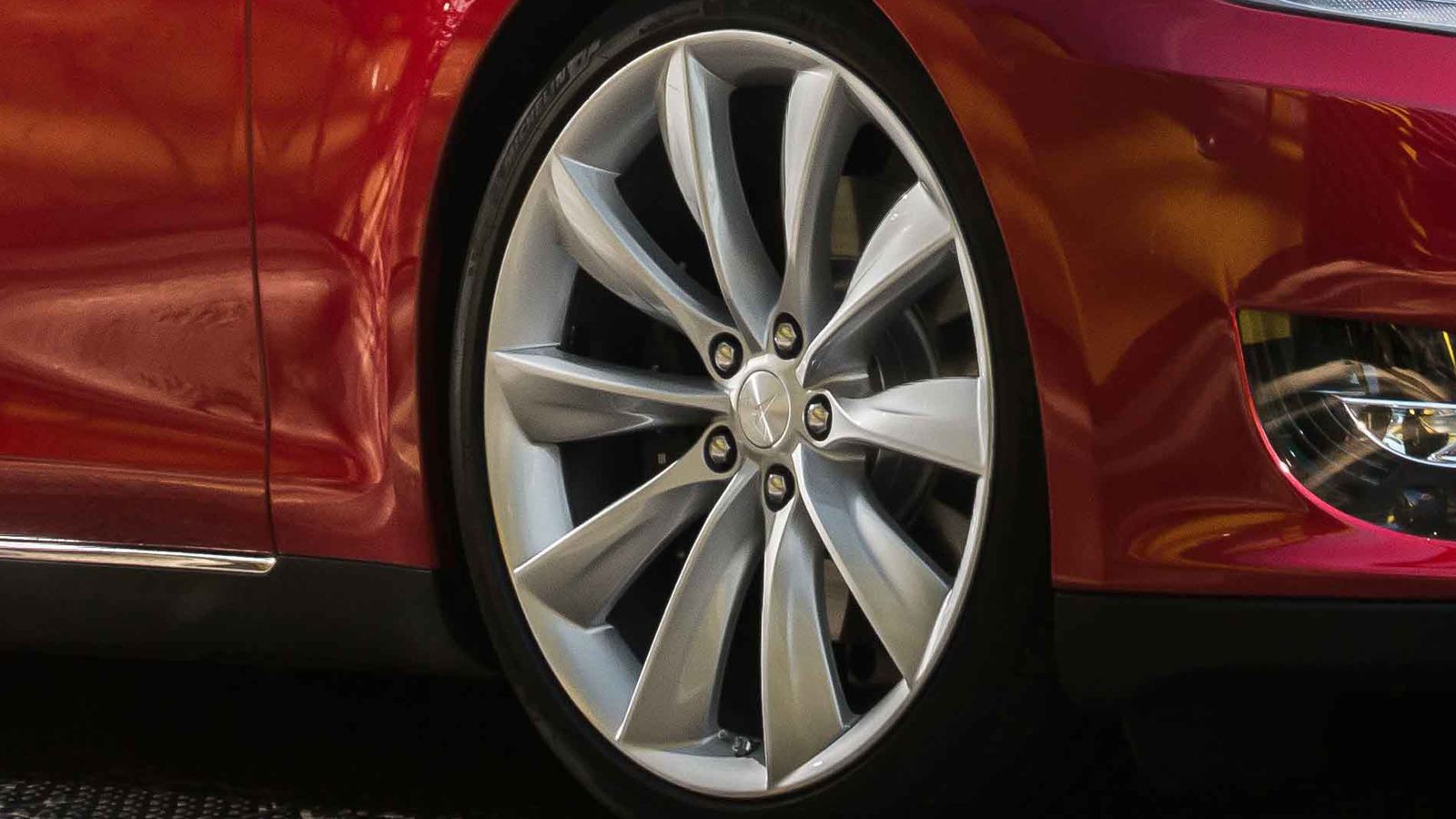 Όταν ο Καναδός ιδιοκτήτης ενός Tesla Model S πήγε το αυτοκίνητό του για service, έμαθε πως για να επισκευαστούν και τα 4 έμβολα των φρένων, θα έπρεπε 