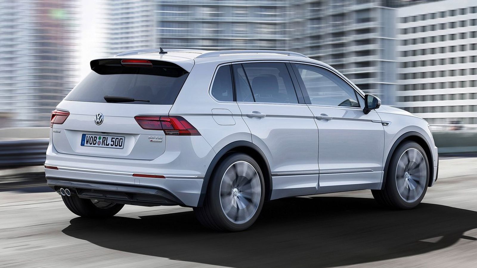 Το νέο Tiguan 2.0 TSI των 180 PS και 320 Nm, συνδυάζεται με το 7άρι DSG και σύστημα 4MOTION. Κάνει το 0-100 σε 7,7 δλ., καίει 7,3 λτ./100 χλμ. και έχε