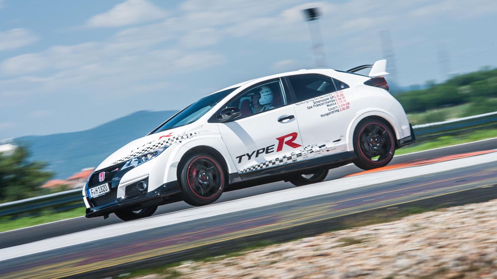 Ο κος Michelisz μετά την Monza επέστρεψε και στο Hungaroring της Ουγγαρίας, όπου και έκανε ρεκόρ πίστας 2:10.85.