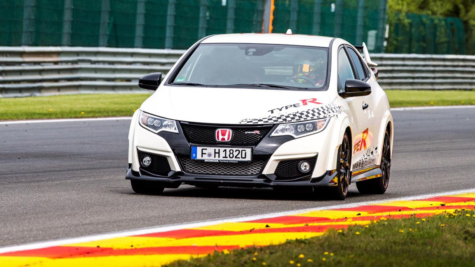 Σειρά είχε το Spa-Francorchamps, το «σπίτι» δηλαδή του GP Βελγίου, όπου ο Rob Huff έγραψε 2:56.91. 