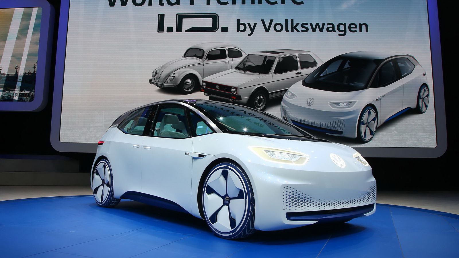 Η VW ετοιμάζει τα προσεχή 10 χρόνια, περισσότερα από 30 αμιγώς ηλεκτροκίνητα οχήματα. Δεν είναι περίεργο, λοιπόν, που παρομοιάζει την επαναστατικότητα