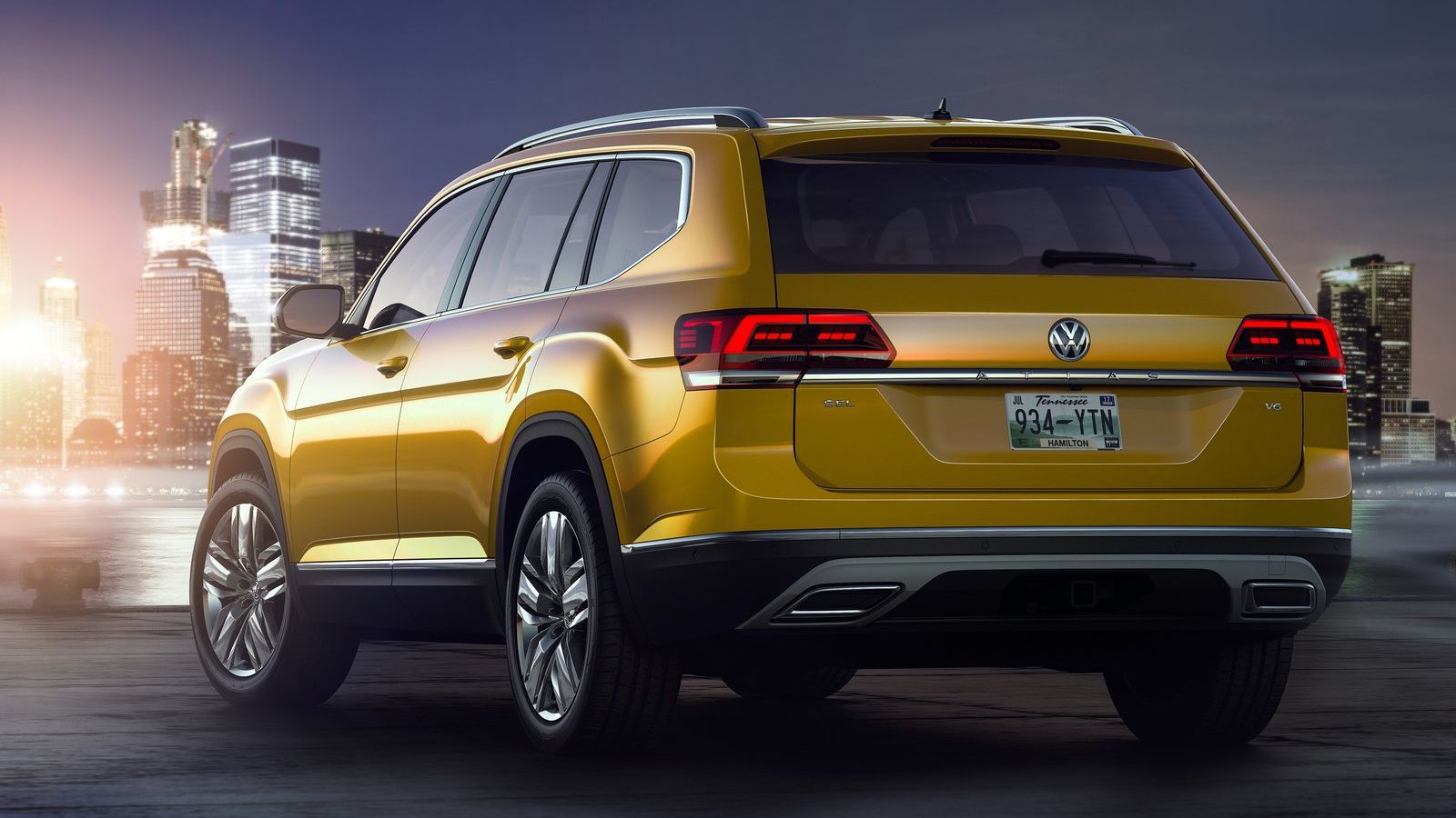 Κατασκευάζεται πάνω στην MQB πλατφόρμα και εξοπλίζεται είτε με τον 2.0 TSI κινητήρα των 238 ίππων, είτε με τον VR6 των 3,6 λίτρων και των 280 αλόγων. 