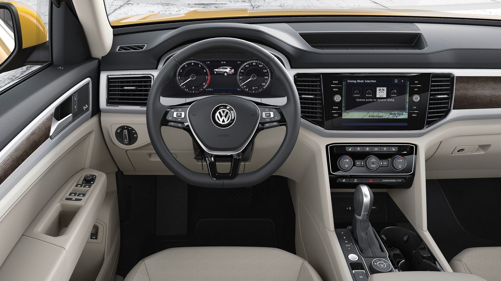 Το σύστημα infotainment είναι συμβατό με Apple CarPlay και Android Auto, ενώ το ηχοσύστημα Fender Premium διαθέτει 12κάναλο ενισχυτή 480 watt και 12 η