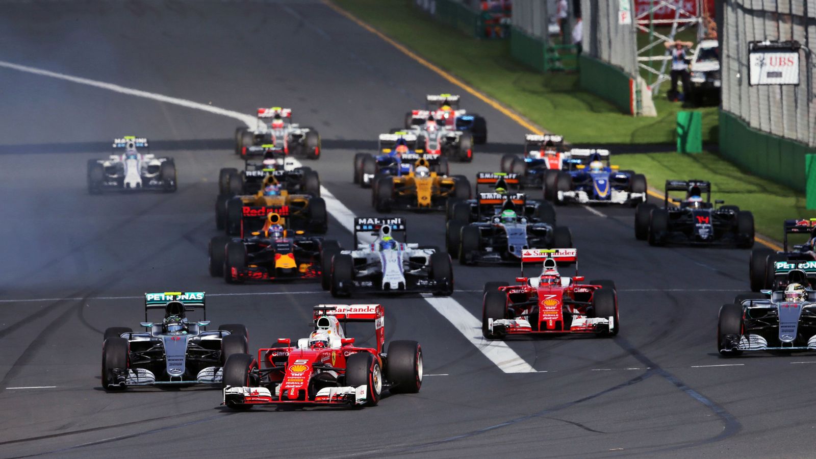 Μετά την εκκίνηση, οι δύο Ferrari πήραν το προβάδισμα. Τελικά το μόνο που κατάφεραν ήταν η 3η θέση του Vettel.