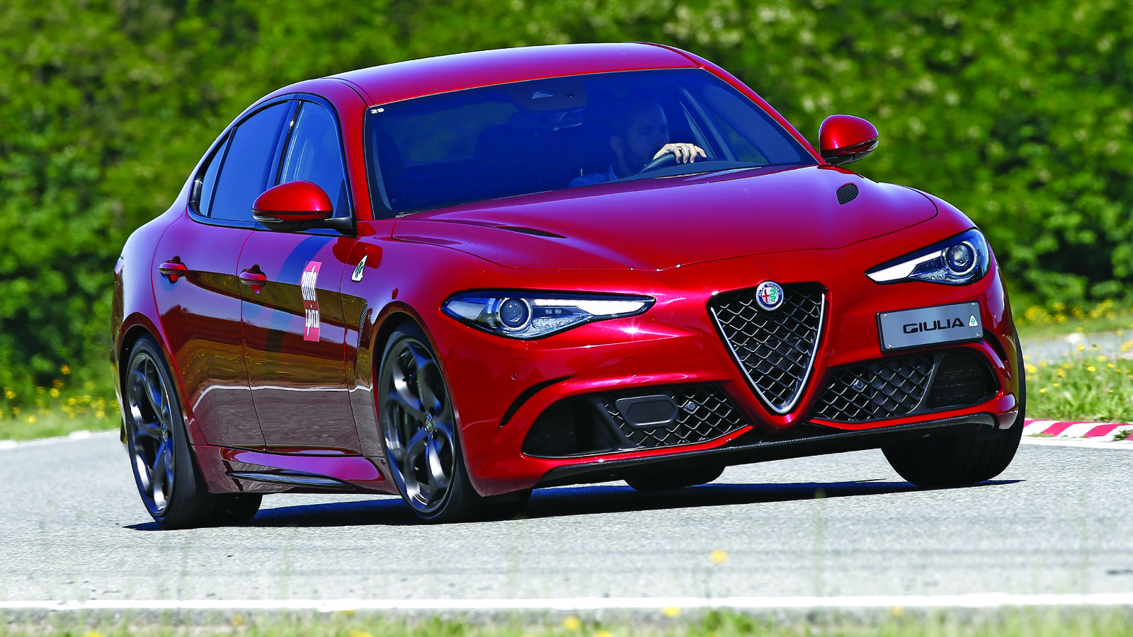 «Φέρτε τη BMW Σειρά 3 εδώ. Βάλτε την στην πίστα να την οδηγήσουμε και θα δείτε. Δεν έχω καμία αμφιβολία για την επιτυχία της Giulia» δήλωσε ο ισχυρός 