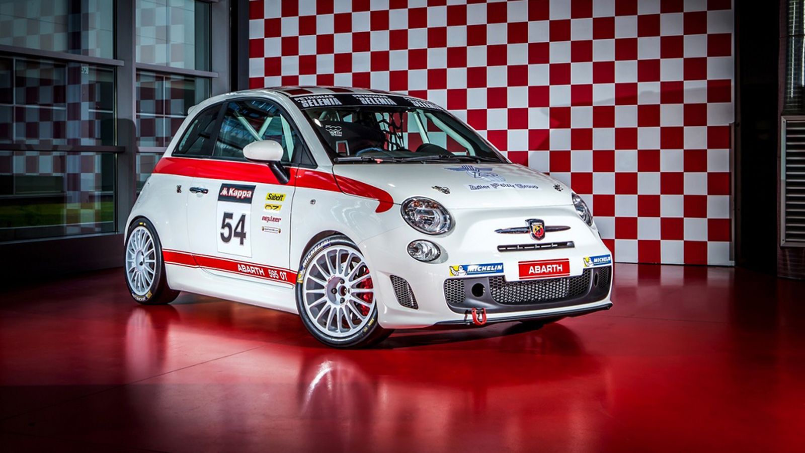 Στην σειρά μοντέλων της Abarth για το Fiat 500, έρχεται να προστεθεί το 595 Omologata Turismo. Μετά τα 595 Competizione, Turismo και Biposto είναι η σ