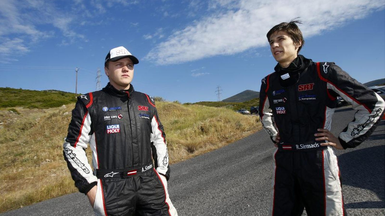 Το πλήρωμα των Ralfs Sirmacis (δεξιά) και Arturs Simins (αριστερά), κάνοντας ντεμπούτο με την Skoda Fabia R5 αφού μόλις ανέβηκαν από την ERC Junior, κ
