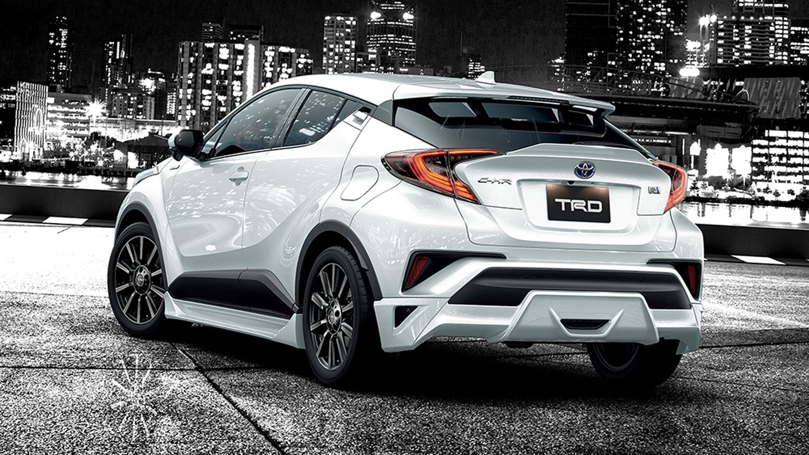 Toyota C-HR δια χειρός TRD