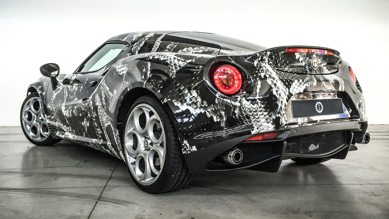 Η σπέσιαλ αυτή έκδοση του αυτοκινήτου έγινε για να γιορταστεί το λανσάρισμα του νέου πακέτου ποδοσφαιρικών παπουτσιών Adidas Football Deadly Focus Pac