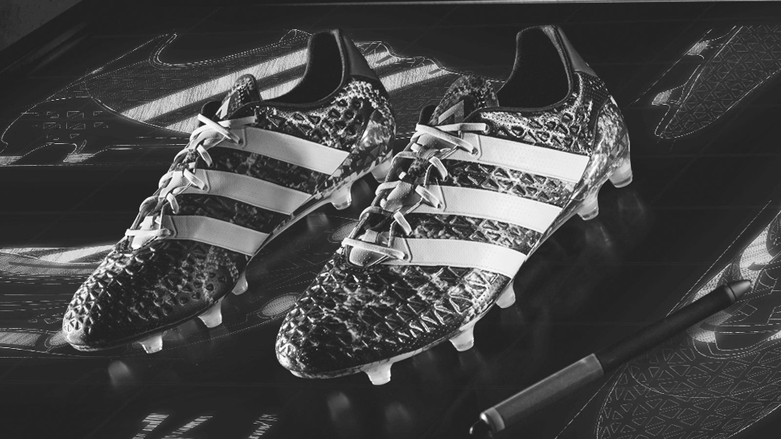 Η Alfa Romeo 4C «Deadly Snake» με τη μορφή της που παραπέμπει σε ζώο, μιμείται το σχέδιο που έχουν τα περιορισμένης παραγωγής Adidas X15 και Ace 16, π