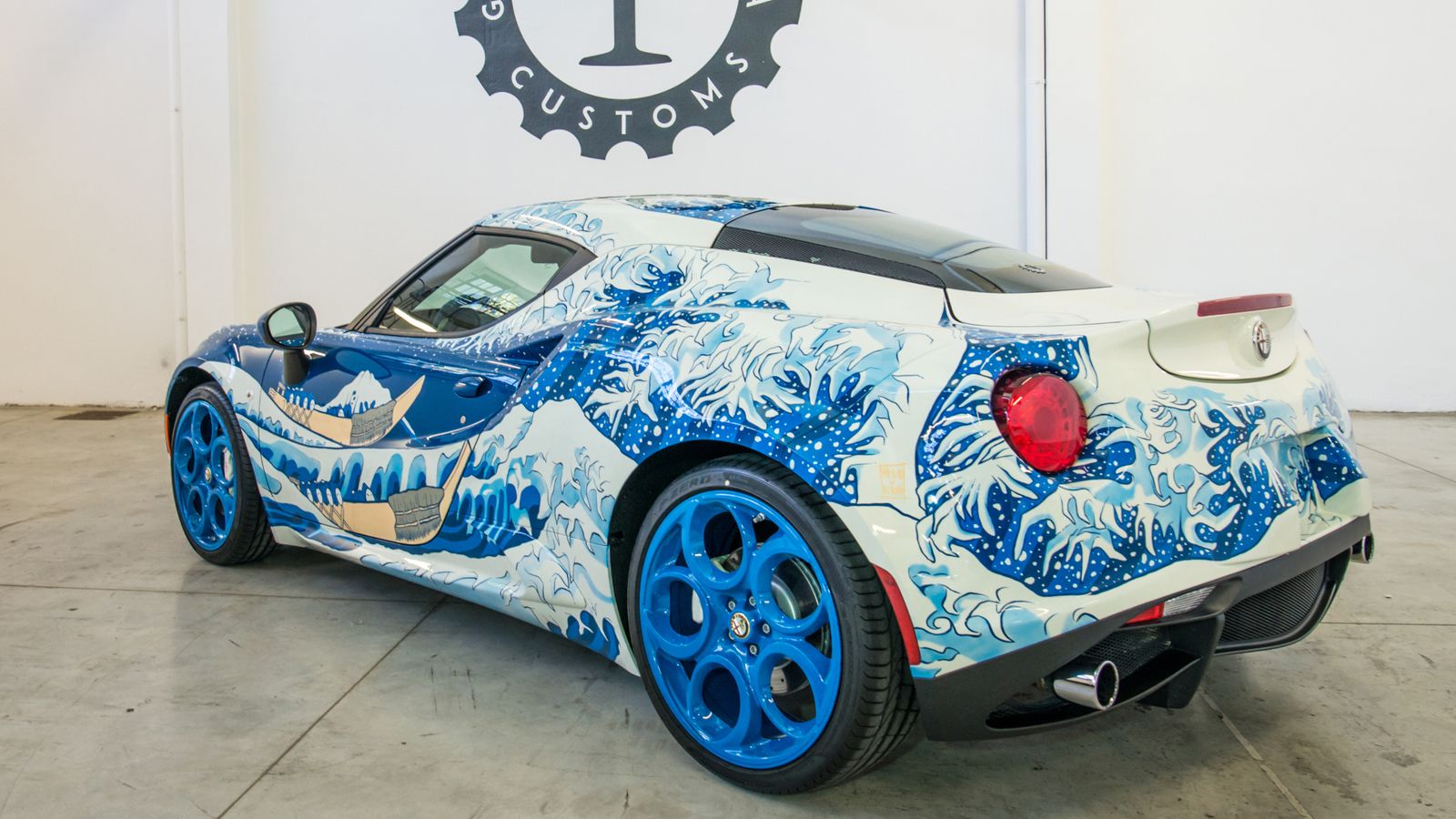 H αερογραφία δείχνει το ιαπωνικό έργο τέχνης The Great Wave off του Katsushika Hokusai.