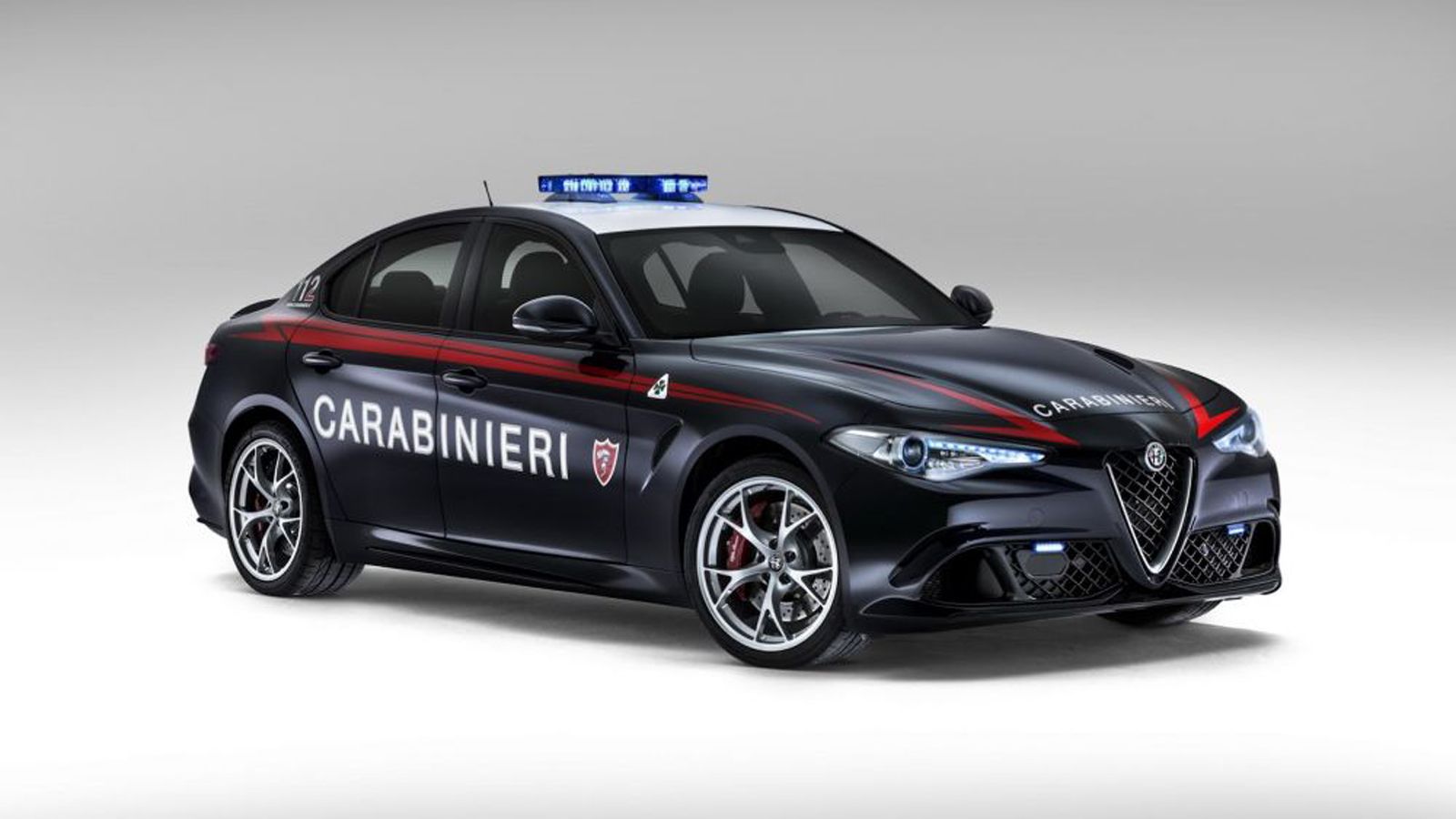 Οι Ιταλοί Carabinieri εμπλούτισαν τον στόλο των περιπολικών τους με δυο νέες Alfa Romeo Giulia QV, αρκετούς μήνες πριν ξεκινήσει η εμπορική κυκλοφορία