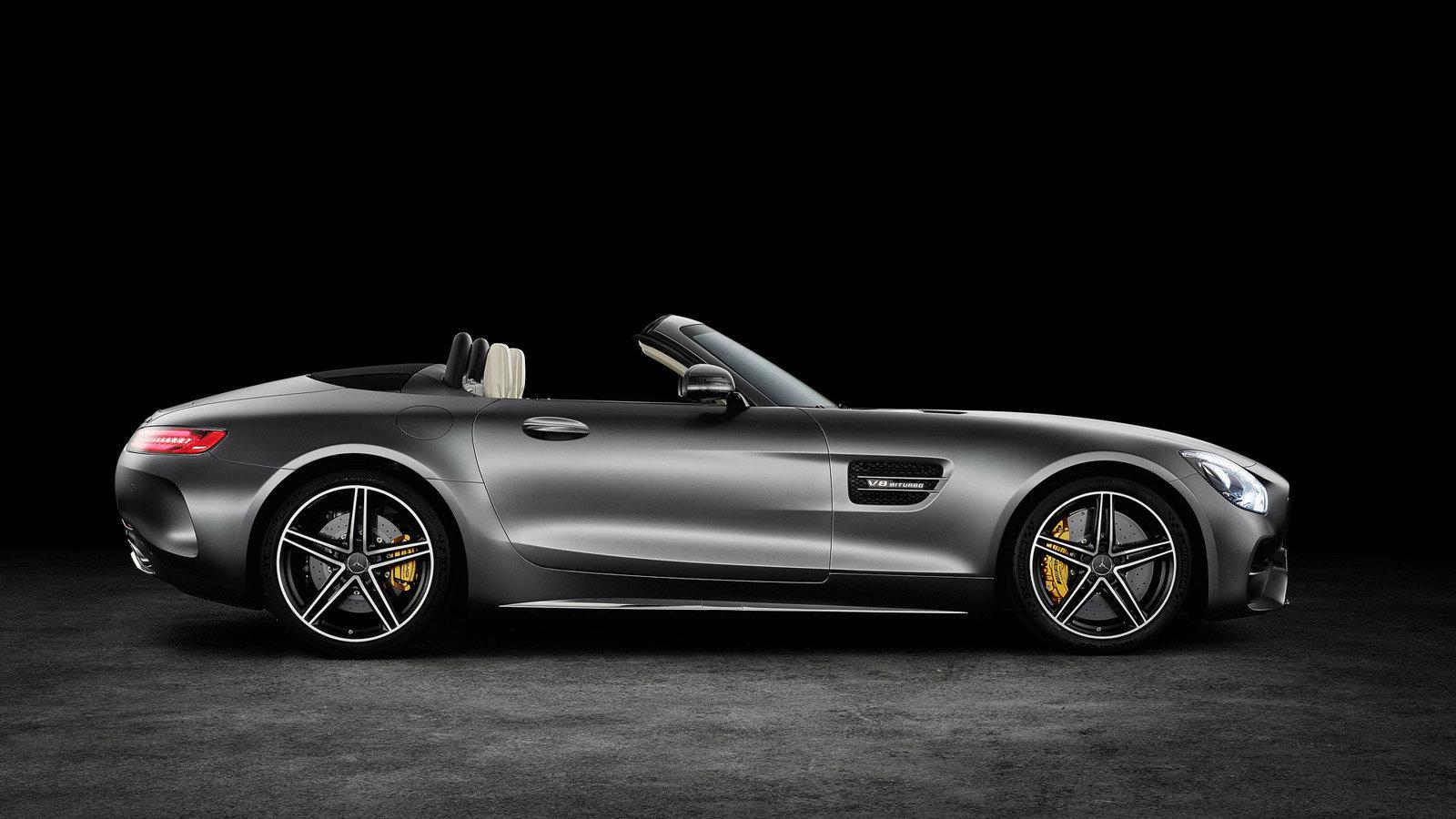 Η Mercerdes-AMG GT C Roadster εξοπλίζεται με ζάντες 20 ιντσών πίσω και 19 ιντσών μπροστά, κατασκευασμένες από την AMG.