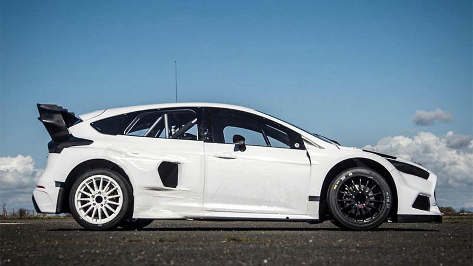 Δεν θυμίζει σε τίποτα το εργοστασιακό Ford Focus RS μετά τις μετατροπές που έχει δεχτεί στο εξωτερικό.