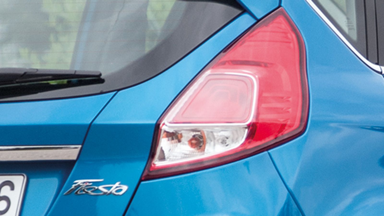 Το Ford Fiesta είναι το πιο επιθετικό από τα τρία, τόσο εξαιτίας του έντονου νεύρου στο πλάι, όσο και των φουσκωμάτων στο καπό.
