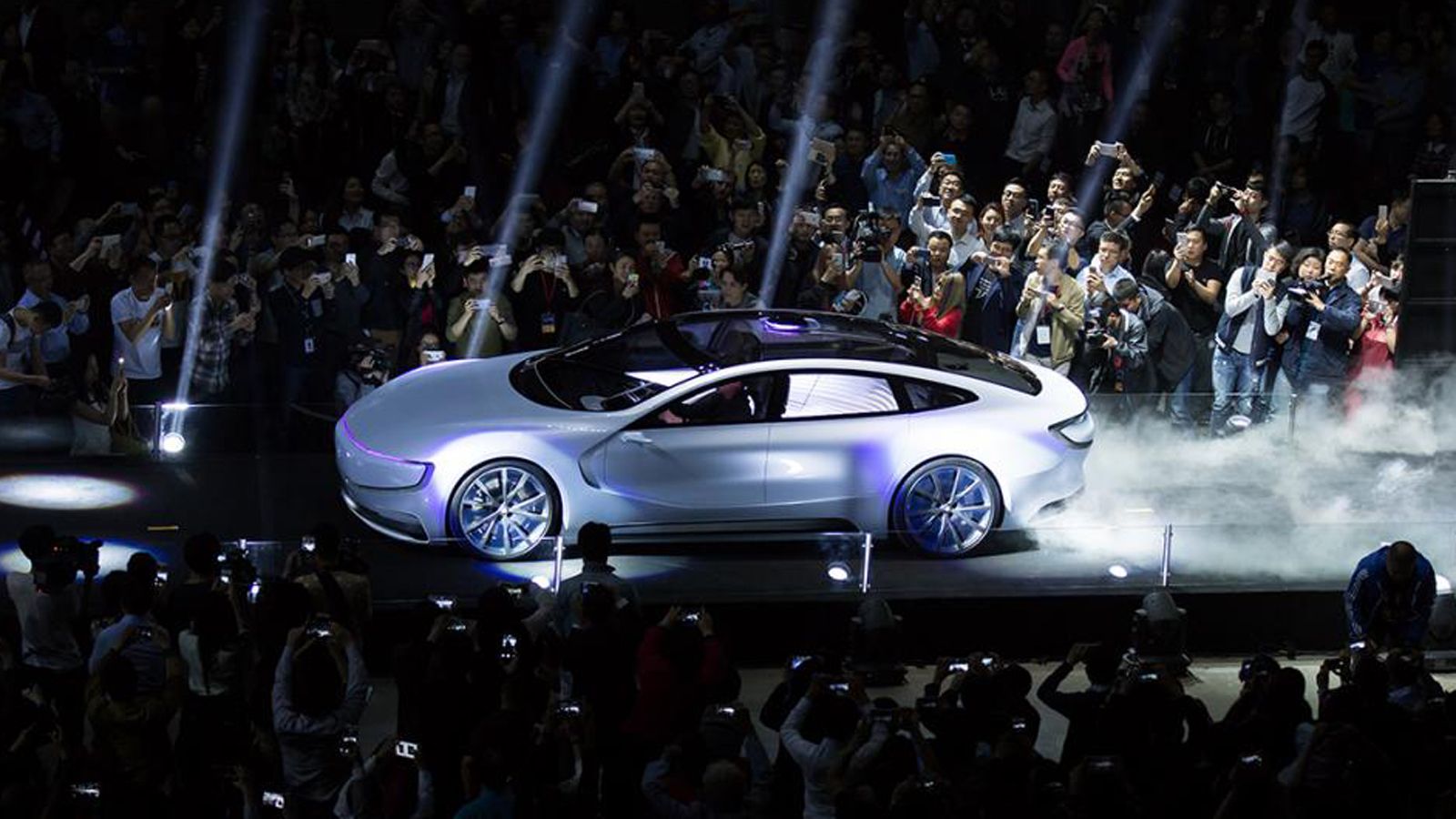 Η LeEco κατοχύρωσε πέρσι 833 πατέντες και προτίθεται να μοιραστεί το λογισμικό της με άλλες εταιρείες, προκειμένου να επιταχυνθεί η ανάπτυξη των ηλεκτ