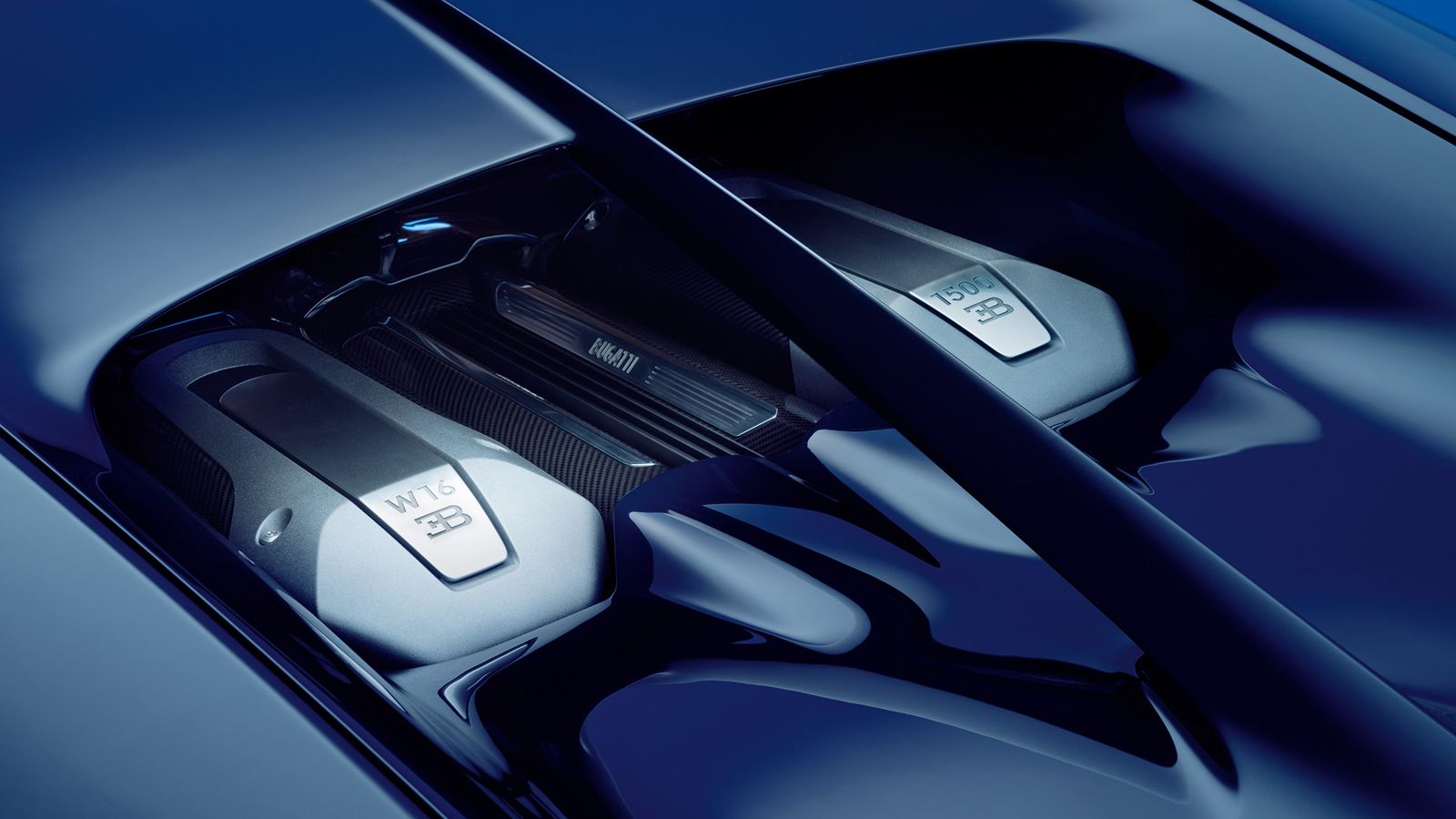 Η ισχύς του μοτέρ ανέβηκε από τα 1.000 στα 1.500 άλογα, διαθέσιμα στις 6.750 σ.α.λ. Η ροπή έχει τη μέγιστη τιμή των 1.600 Nm ανάμεσα στις 2.000 και 6.