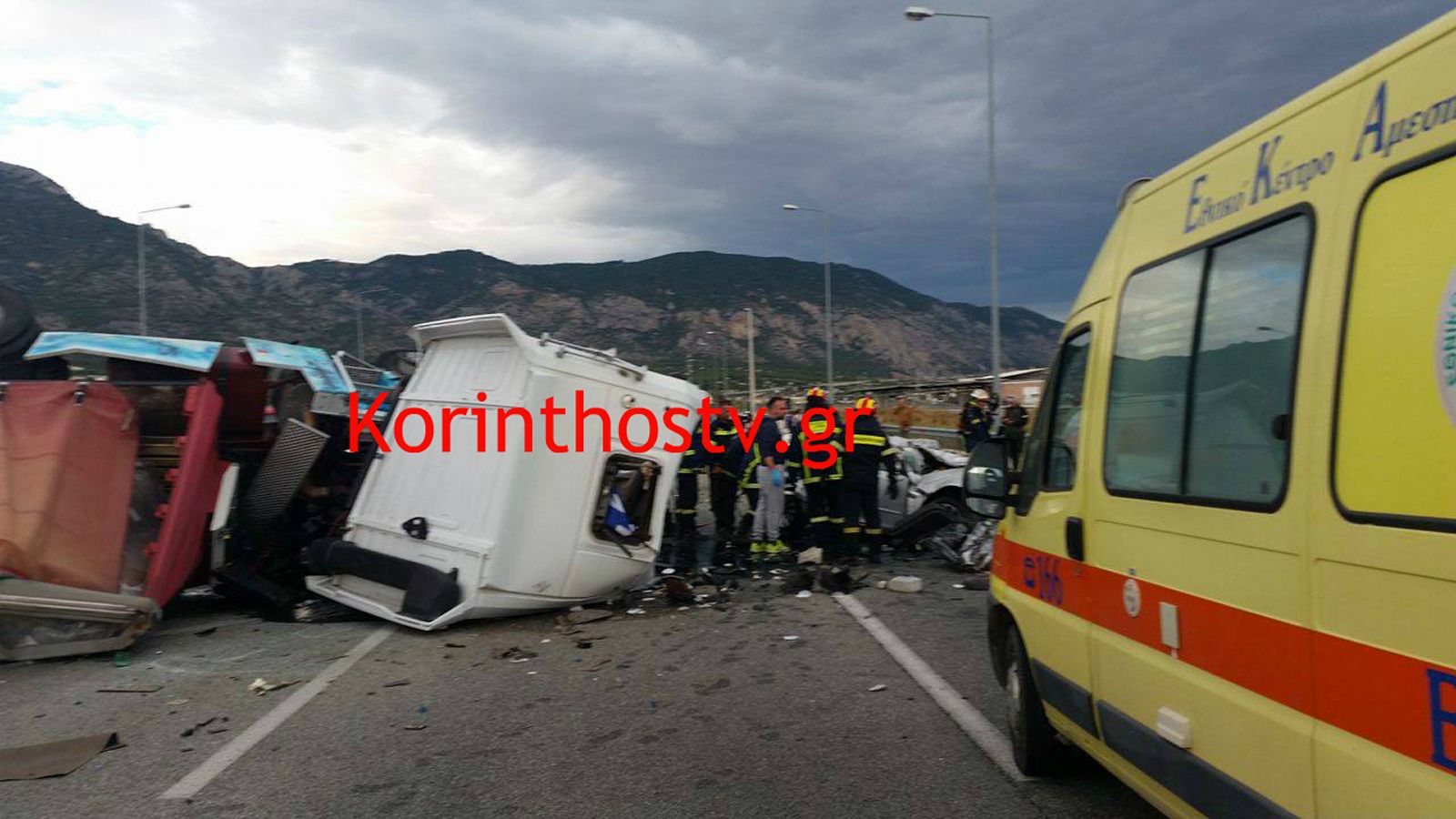 Δείτε τις φωτογραφίες, που έχουν δει το φως της δημοσιότητας, από το τραγικό δυστύχημα και κόστιζε την ζωή σε ένα ηλικιωμένο ζευγάρι, που επέβαινε στο