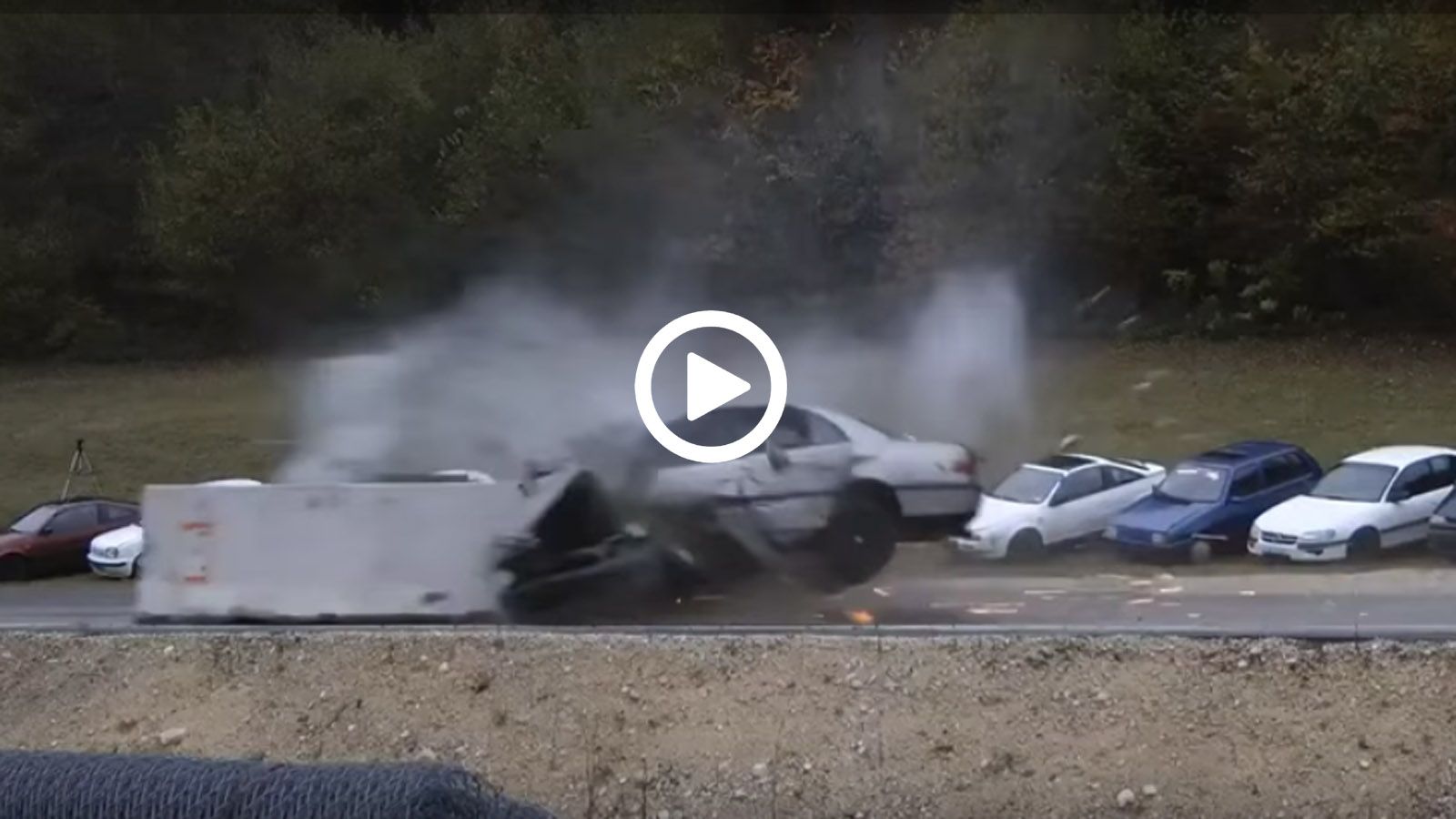 Video: Τι γίνεται σε τρακάρισμα με 200 χλμ./ώρα