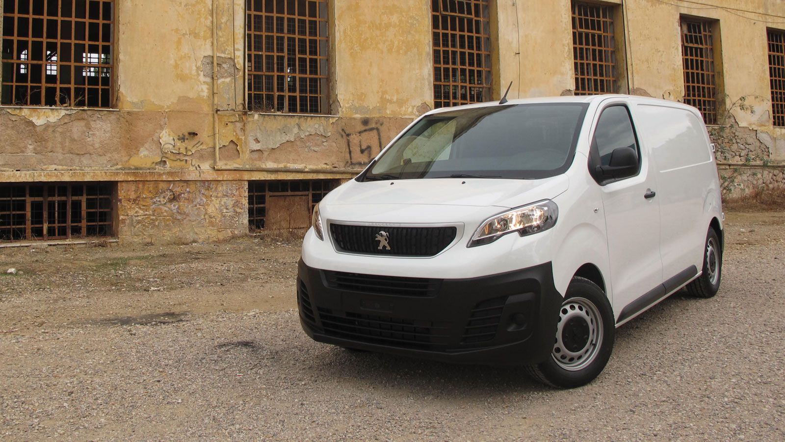 Η νέα γενιά του Peugeot Expert είναι ίσως ένα από τα πιο δραστικά αναβαθμισμένα ελαφρά επαγγελματικά των τελευταίων ετών.
