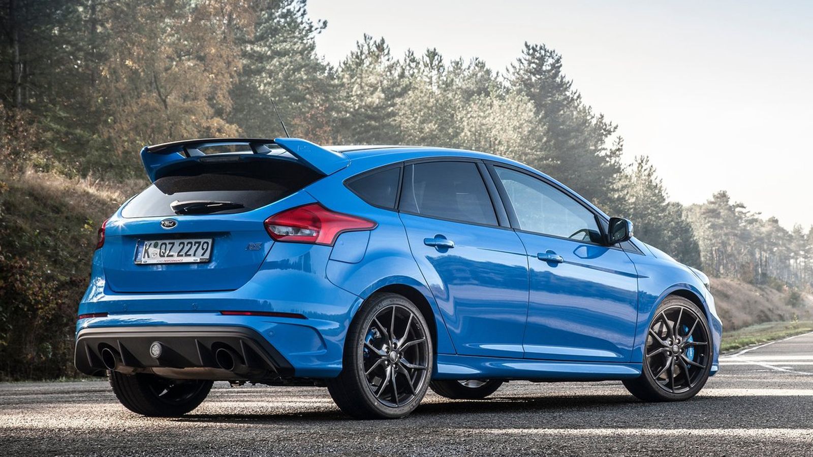 Με επίδοση 4,7 δλ. στο 0-100 χλμ./ώρα, αποτελεί προφανώς το γρηγορότερο στην επιτάχυνση Ford RS της ιστορίας, ενώ η τελική του ταχύτητα ανέρχεται σε 2