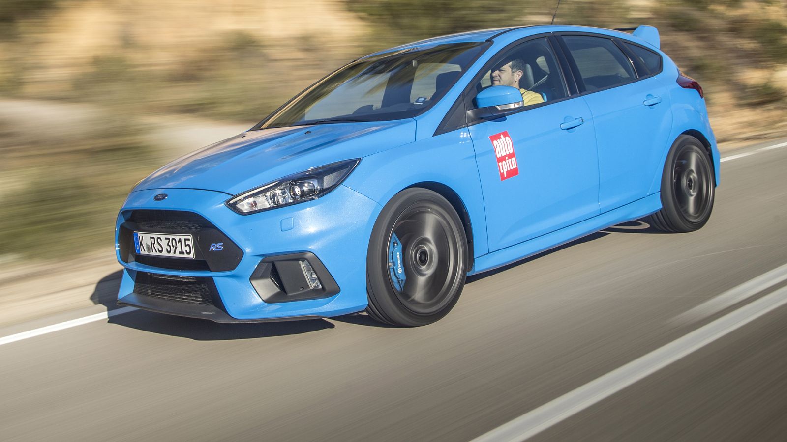 Η πρώτη μας επαφή με το νέο Ford Focus RS μας άφησε εξαιρετικές εντυπώσεις. Το εντυπωσιακό μοντέλο της Ford με τα 350 άλογα και την τετρακίνηση είναι 