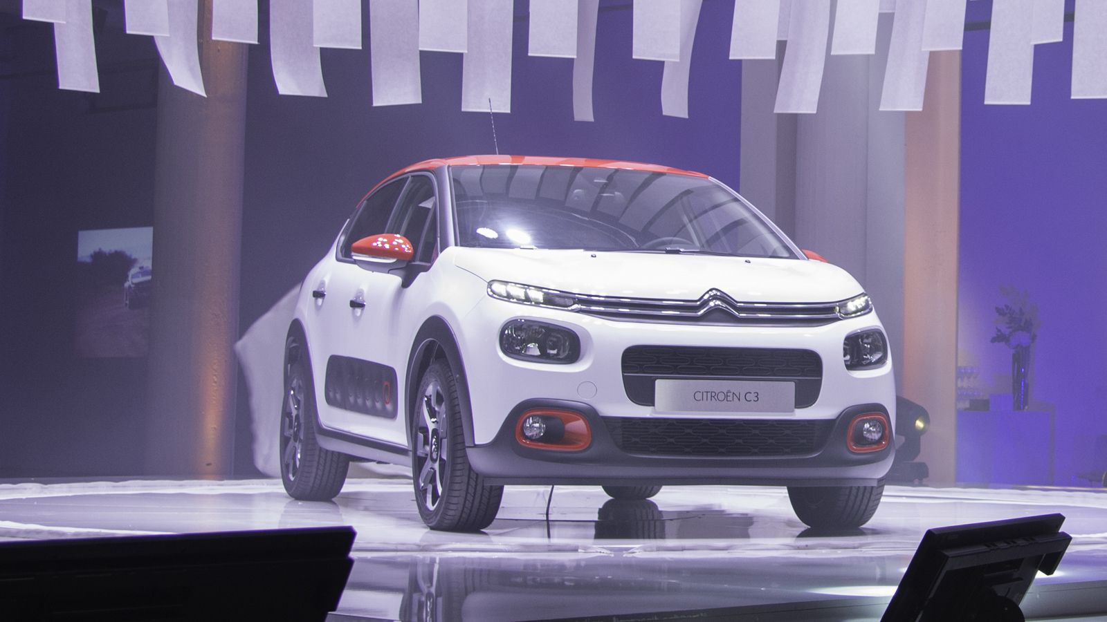 Το μοντέρνο και ιδιαίτερο στιλ του νέου Citroen C3 με επιρροές από το C4 Cactus, οι οικονομικοί και αποδοτικοί κινητήρες και οι επιλογές customization