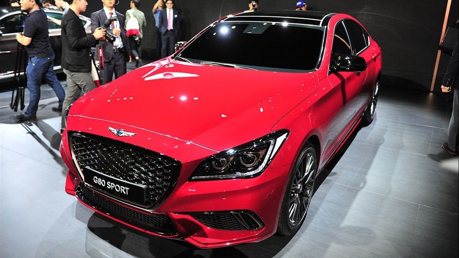 Στην έκθεση του Μπουσάν της Ν. Κορέας, η Genesis παρουσίασε το G80 Sport, το οποίο ξεχωρίζει από το χαμηλωμένο αμάξωμα, τα αεροδυναμικά βοηθήματα και 
