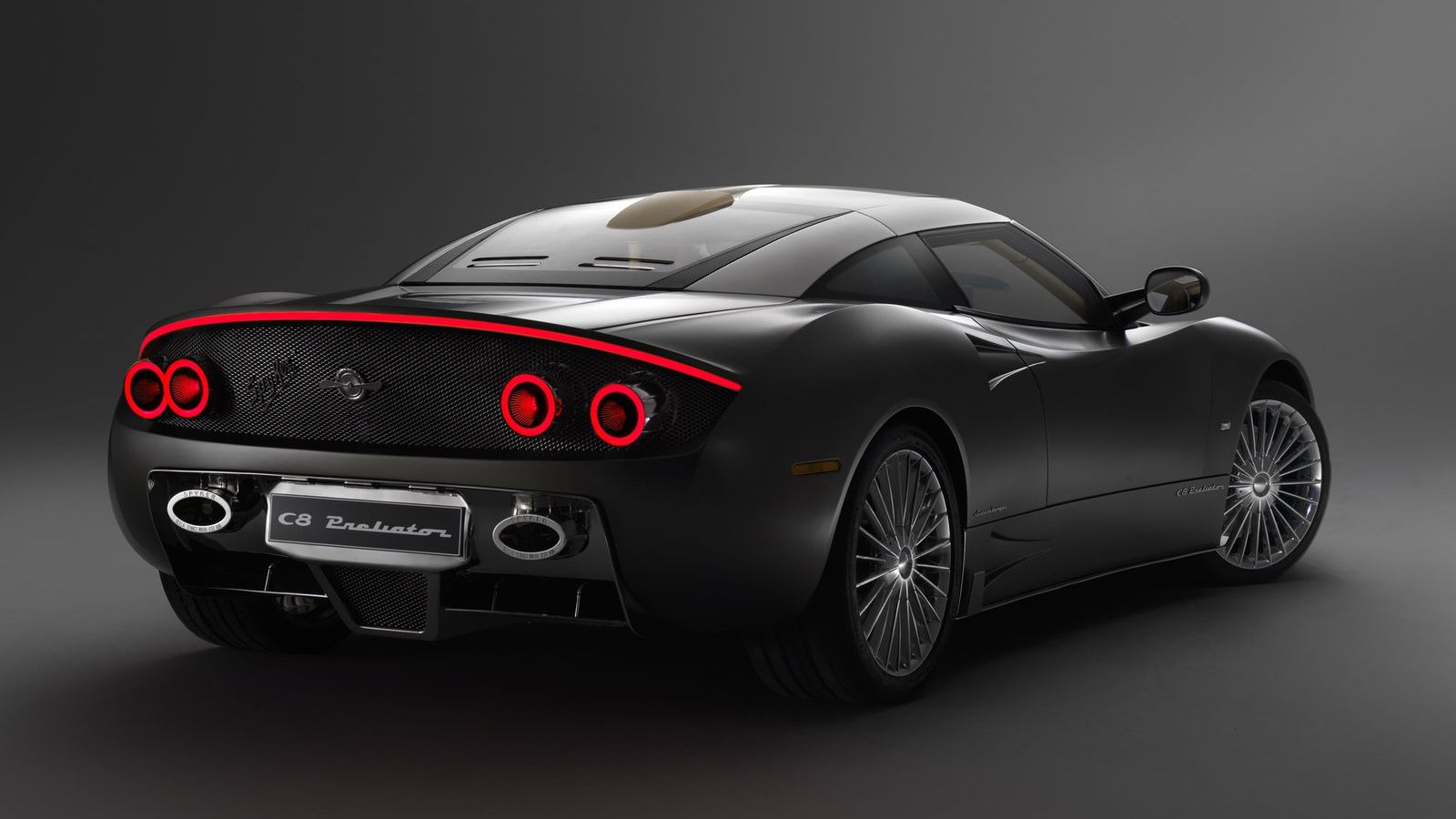 Η επίδοση του νέου μοντέλου της Spyker στο 0-100 χλμ./ώρα είναι της τάξης των 3,7 δλ., ενώ η τελική του ταχύτητα βρίσκεται στα 322 χλμ./ώρα.
