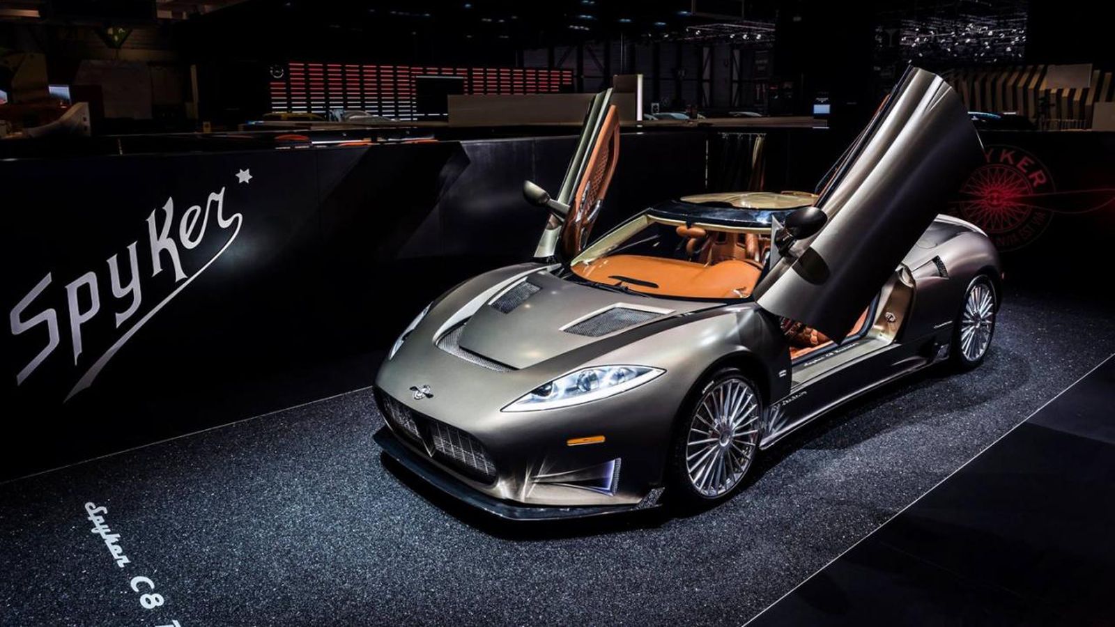 Με ηλεκτρικό μοντέλο την περιμέναμε την Spyker να κάνει το come-back, με «κανονικό» εμφανίστηκε τελικά στη Γενεύη. Αλλά τι μοντέλο, το απαστράπτον C8 