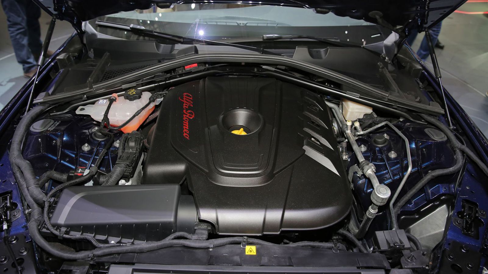 Μέχρι το τέλος του έτους, η Giulia θα αποκτήσει μια έκδοση 280 ίππων του 2λιτρου μοτέρ βενζίνης, αλλά και μια ισχυρότερη εκδοχή του κινητήρα πετρελαίο