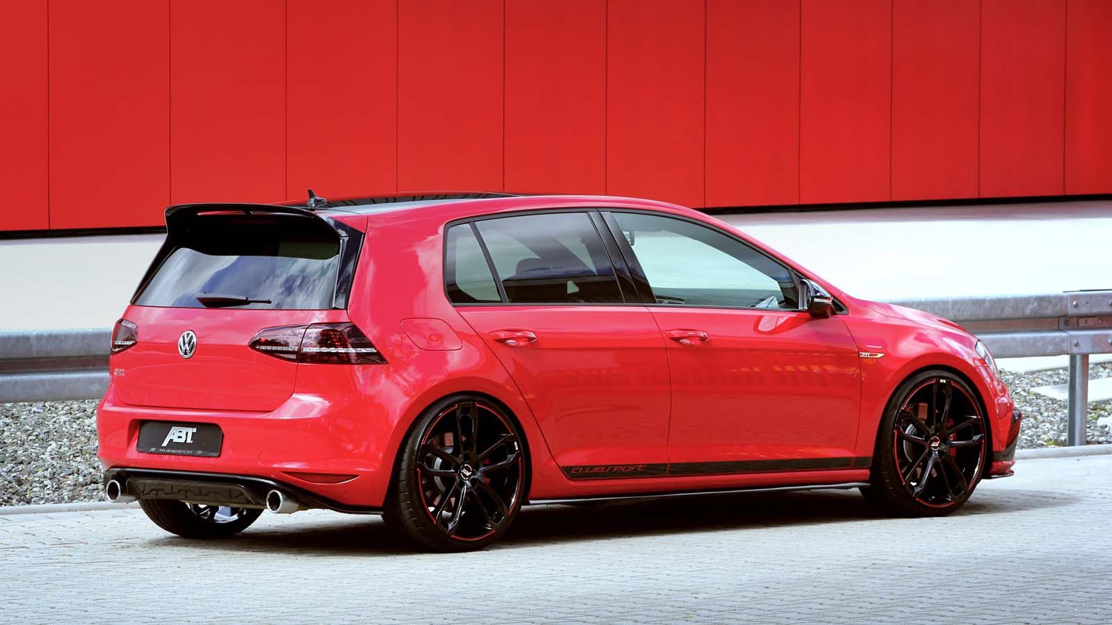 Το 2λιτρο turbo μοτέρ του Golf GTI φέρει νέο «εγκέφαλο» αποκτώντας 75 παραπάνω άλογα ισχύος και 80 Nm ροπής.