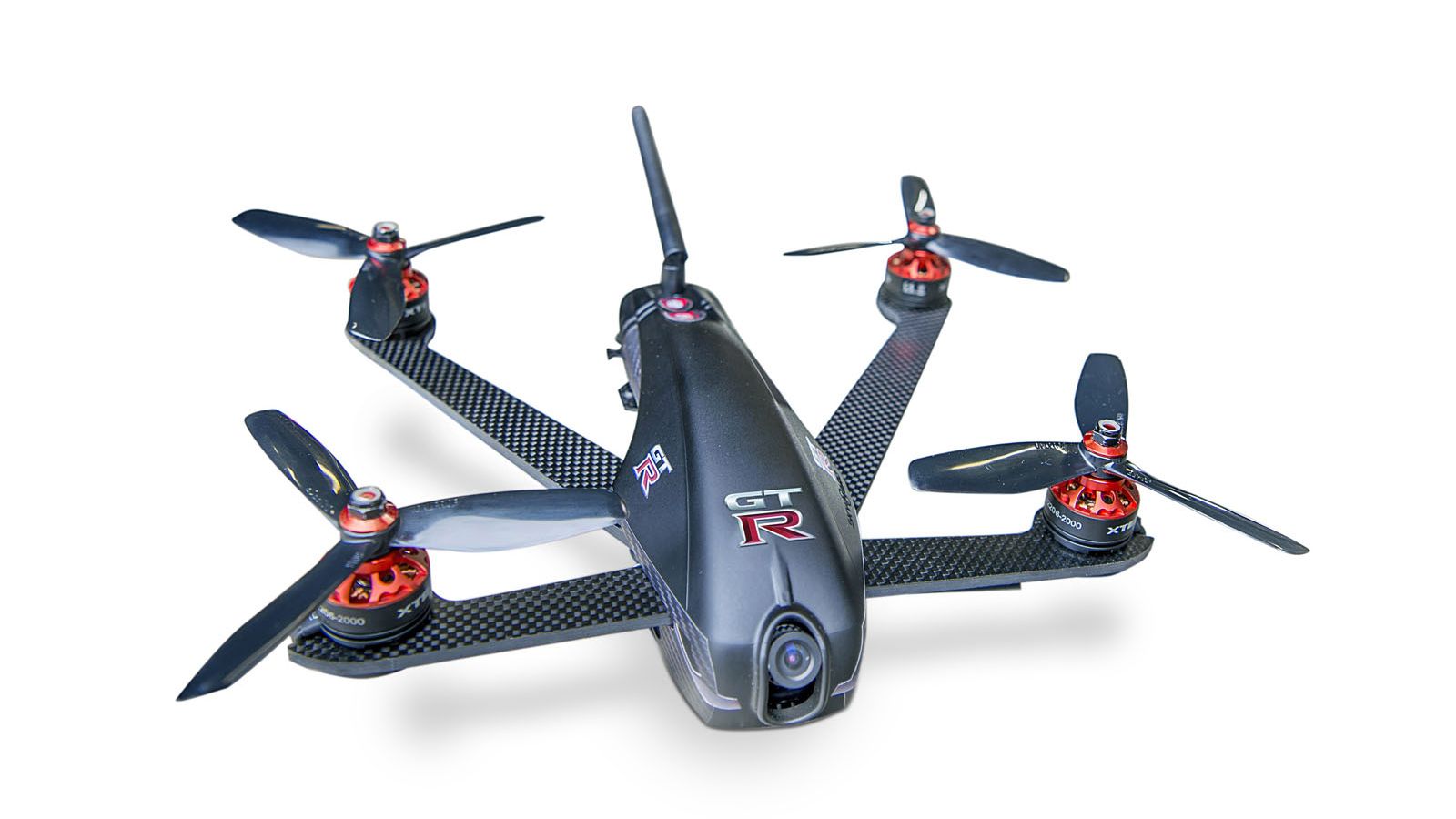 Οι Nissan και Tornado XBlades Racing έφτιαξαν το GT-R Drone, το οποίο διαθέτει 4 ηλεκτροκινητήρες 2000kV XNova, που τροφοδοτούνται με ενέργεια από μπα