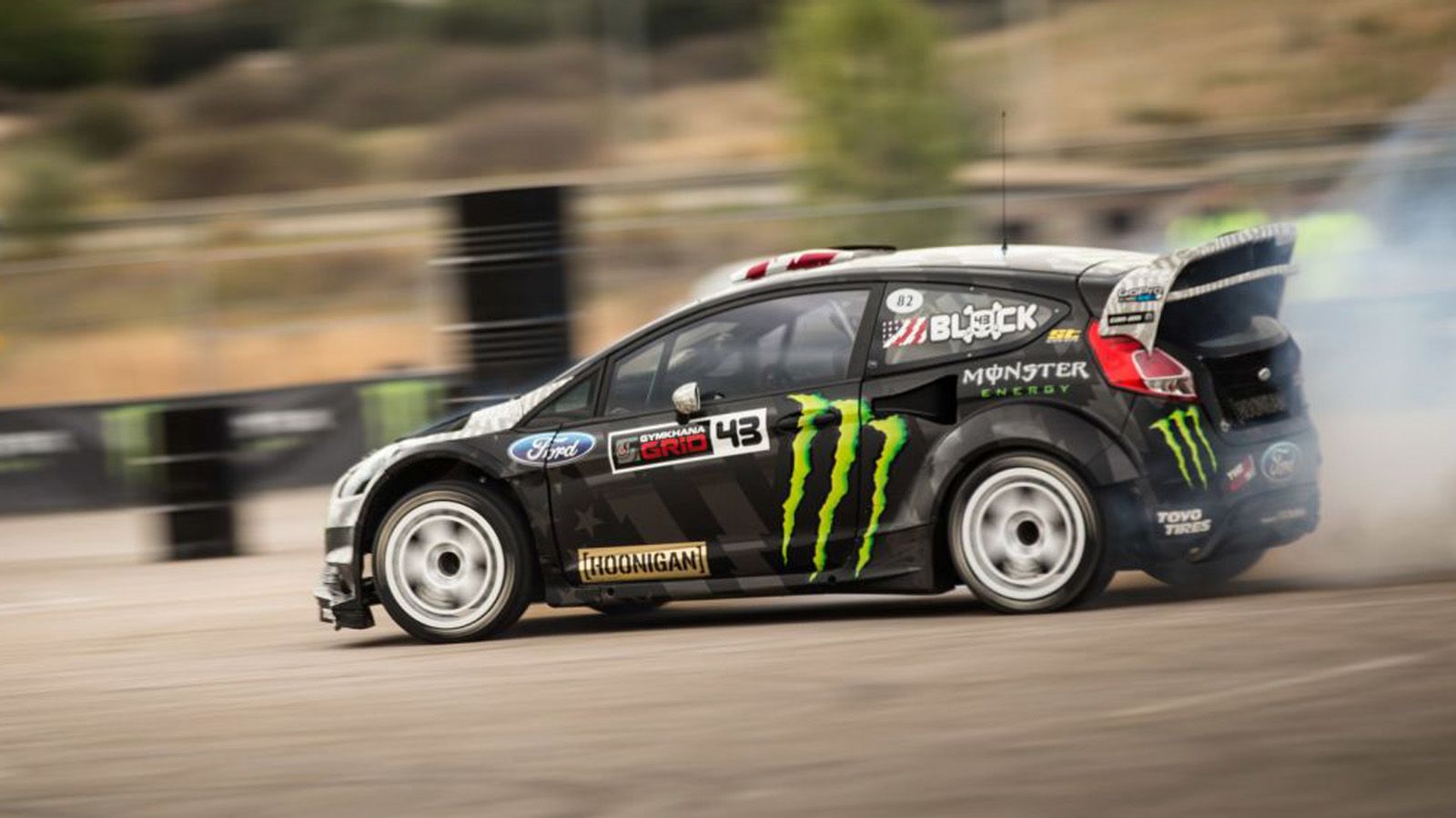 Αφθονο θέαμα στο gymkhana Grid από τους οδηγούς και τα αυτοκίνητά τους.
