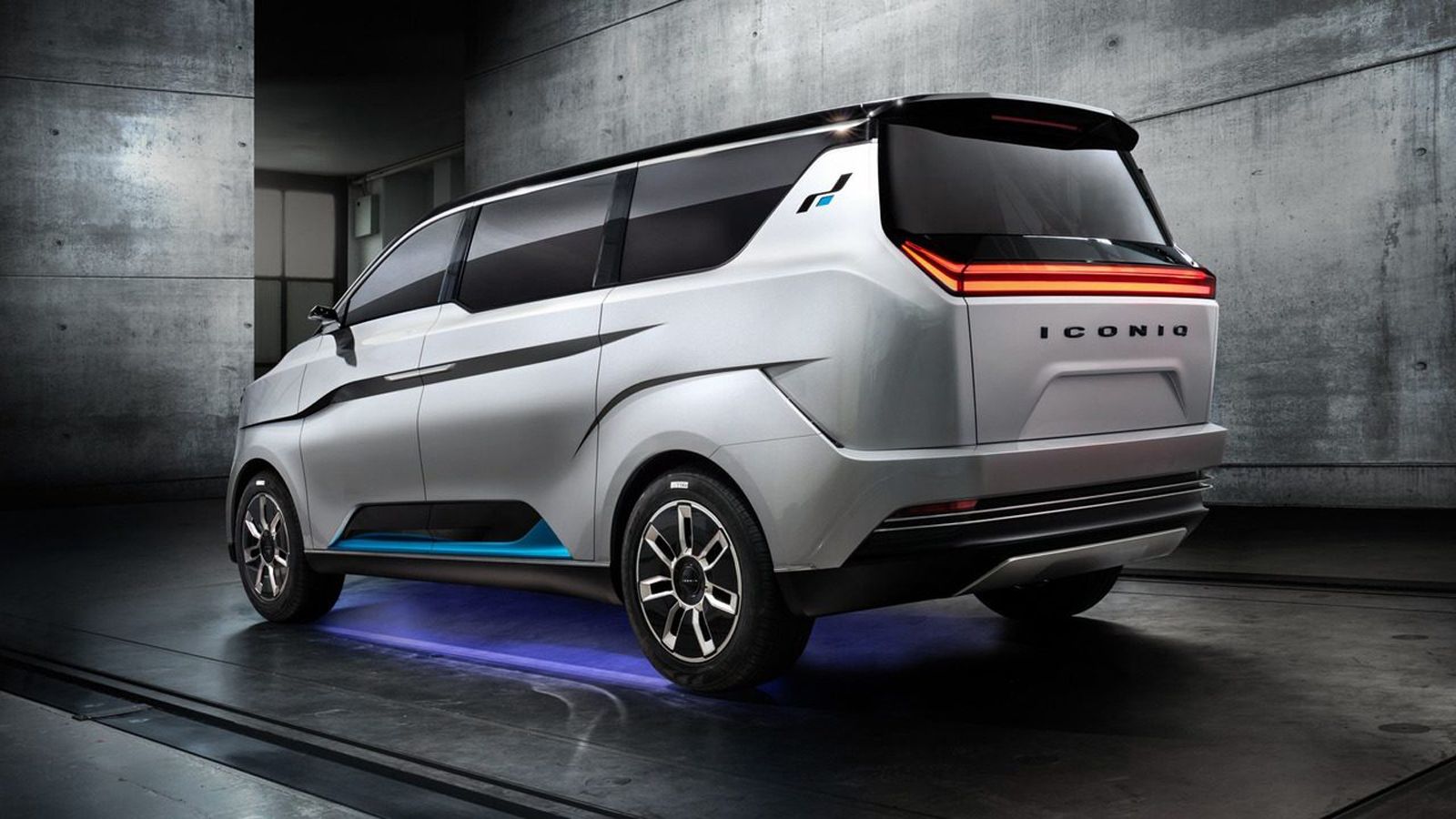 Το ICONIQ Seven έγινε από την W Motors της Βηρυτού και την κινέζικη ICONIQ Motors που ιδρύθηκε το 2014. Η αραβική εταιρεία έγινε γνωστή με το Lykan Hy