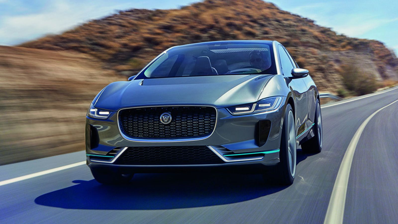 Εμφανισιακά κερδίζουν τις εντυπώσεις τα φωτιστικά σώματα LED, οι τροχοί και φυσικά η μεγάλη μάσκα. 