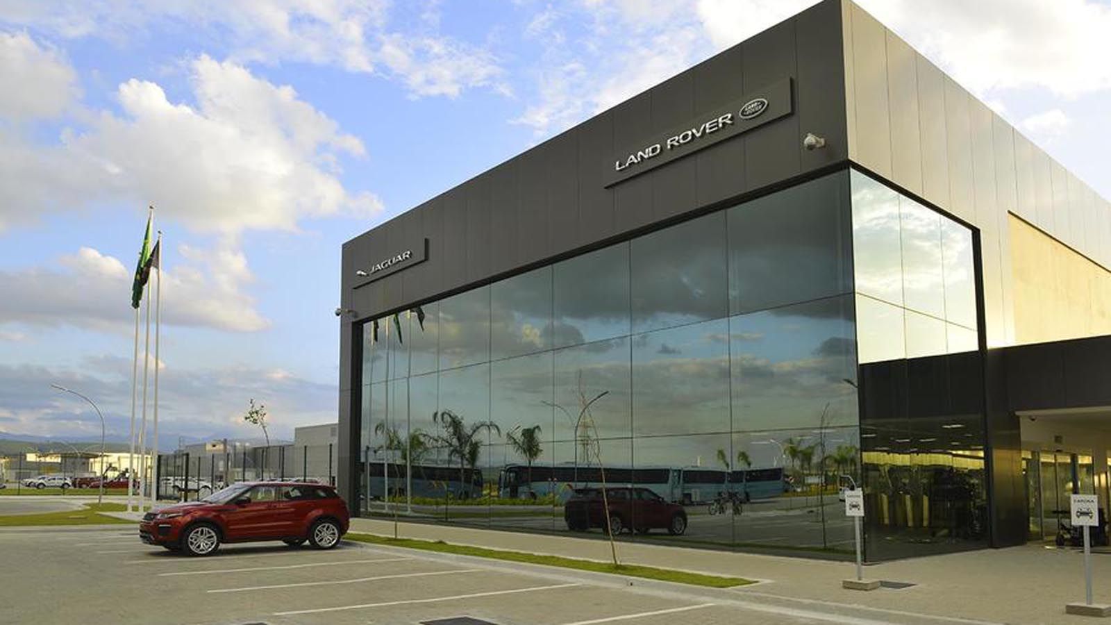 Το νέο εργοστάσιο της Jaguar Land Rover ξεκίνησε να λειτουργεί λίγες μέρες πριν, όντας το πρώτο εργοστάσιο της εταιρείας που βρίσκεται εκτός των ορίων