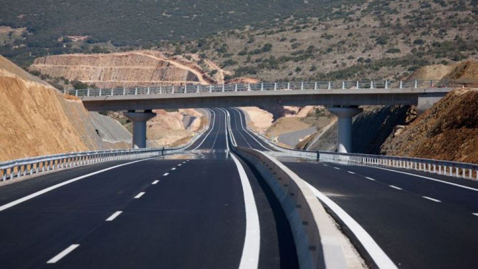 Το ενδεχόμενο απόδειξης σύστασης «καρτέλ» από μεγάλες κατασκευαστικές εταιρείας στην Ελλάδα, ενδέχεται να επιφέρει ακόμη και «πάγωμα» σχετικών κοινοτι