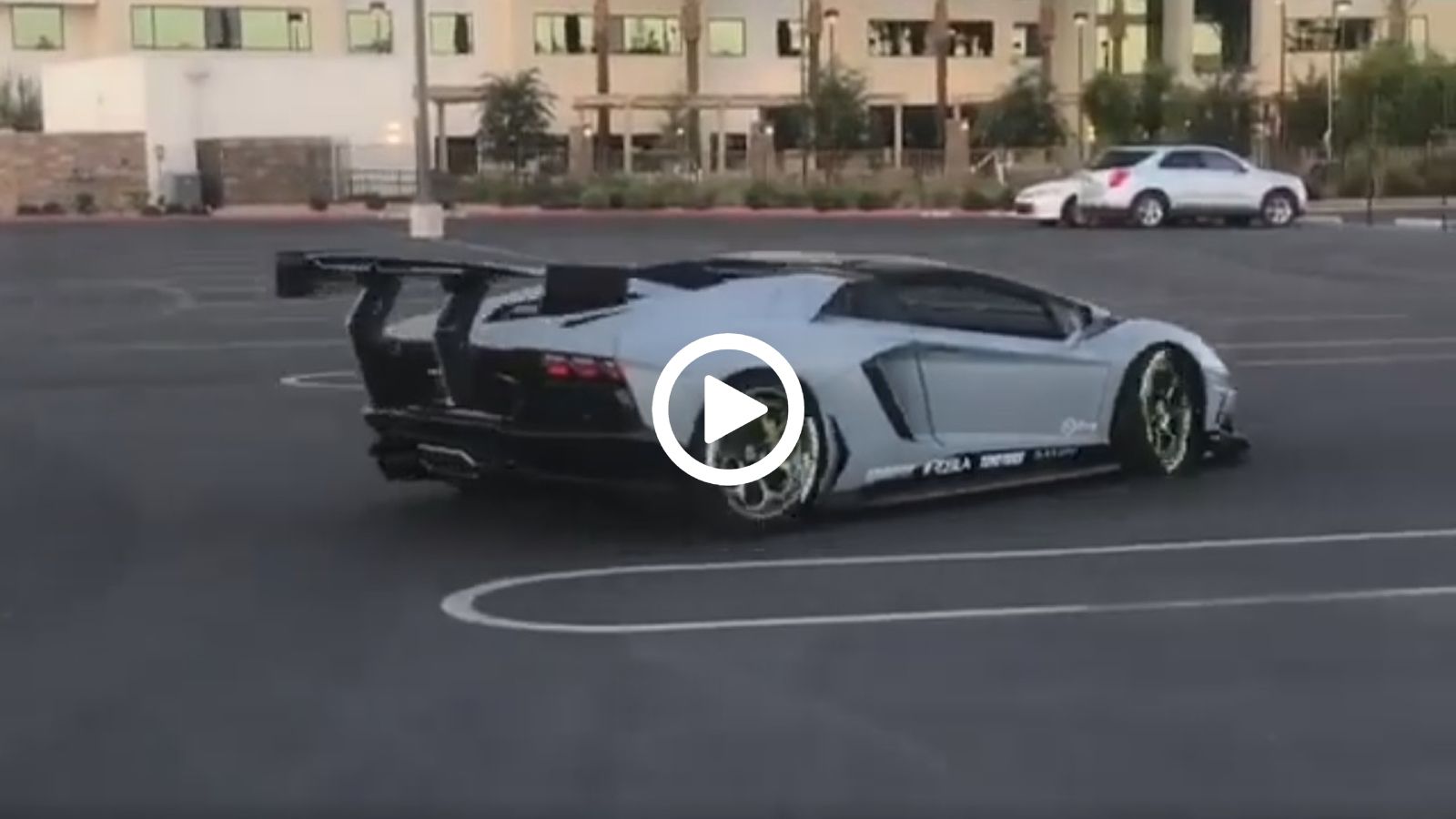 Aventador «βλέπει κύκλους»