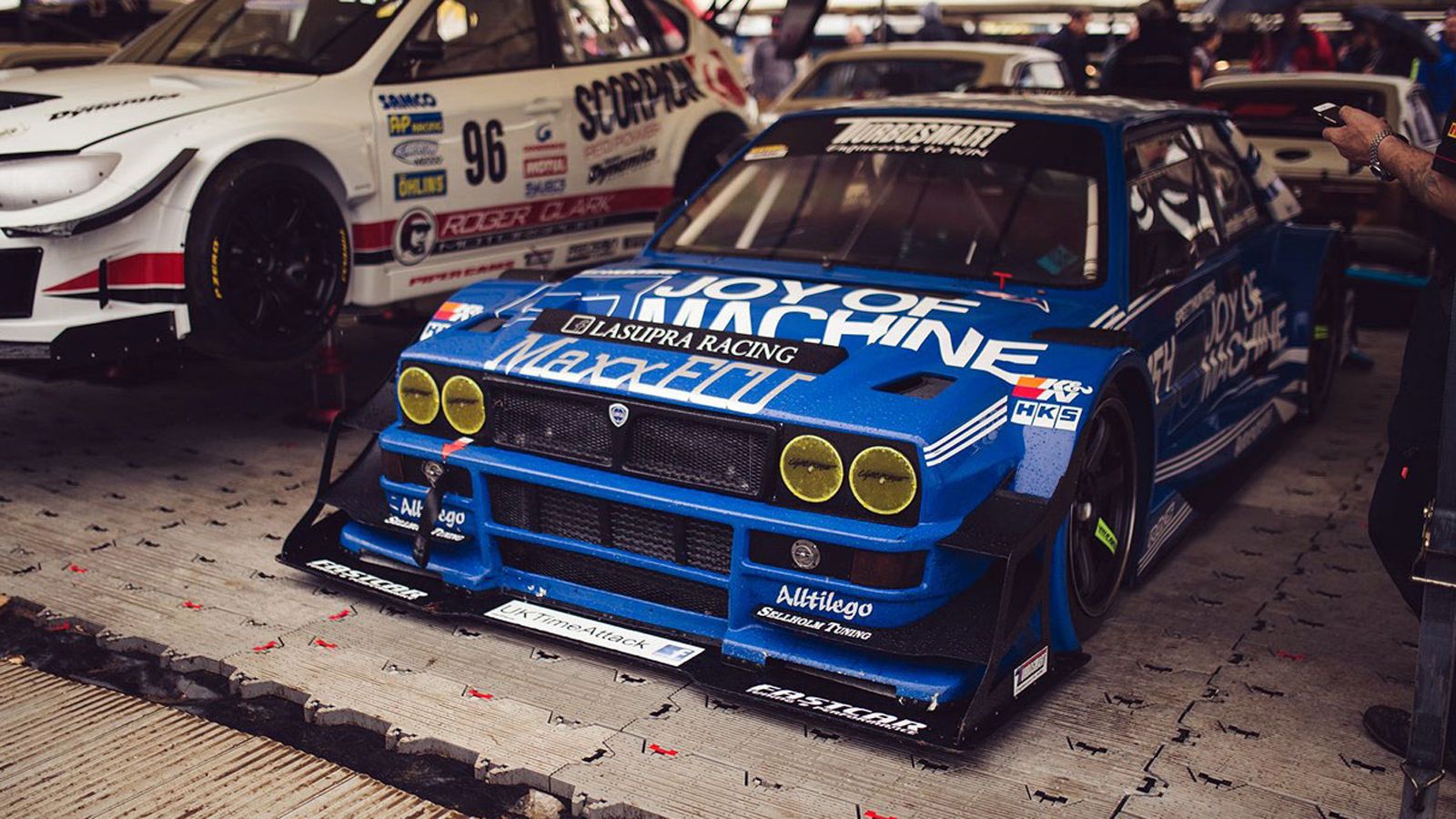 Η Lancia LaSupra έχει ως βάση μια Delta Evoluzione 1 του 1992, ενώ ο 3λιτρος, 6κύλινδρος, turbo κινητήρας της προέρχεται από την Toyota Supra. Αυτές τ