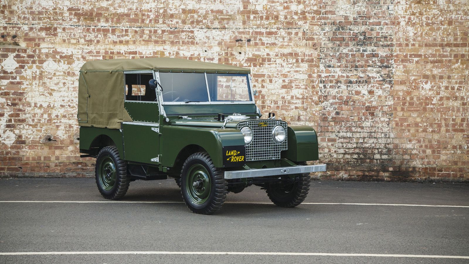 Ουσιαστικά πρόκειται για 25 γνήσια Land Rover Series I, τα οποία με τα χέρια της Land Rover Classic, αναπαλαιώθηκαν πλήρως κάνοντάς τα πλήρως λειτουργ
